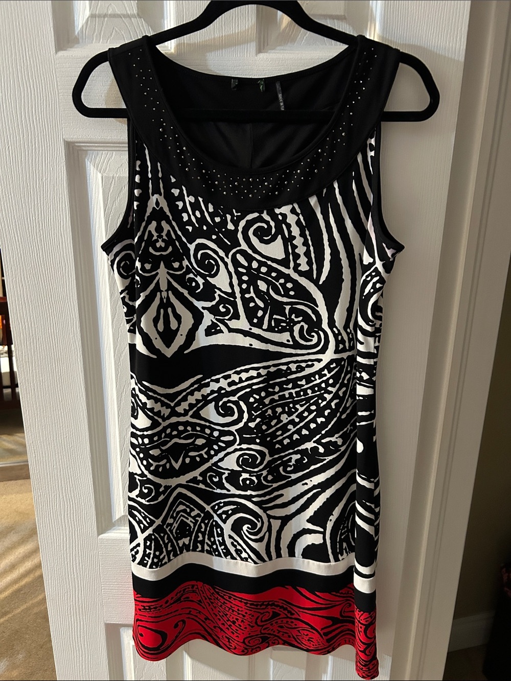 Tricotto Sleeveless Black & White Patterned Tank Top with Red Accent